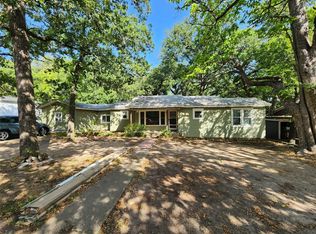 112 Hankins Dr, Azle, TX 76020