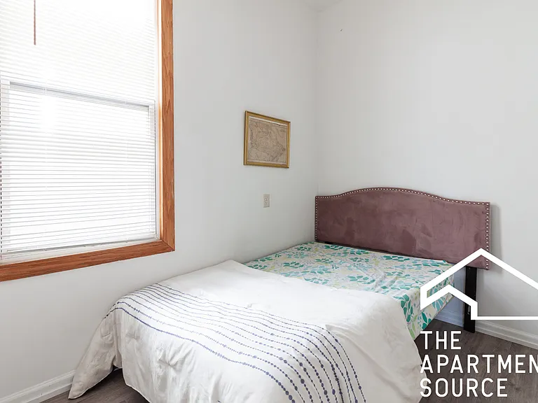 1634 N Whipple St #2 — Photo 4
