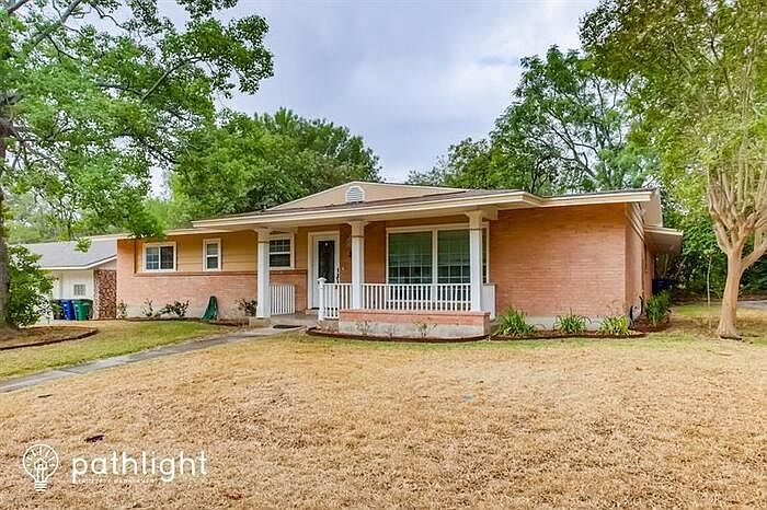 1st image of 202 Granada Dr