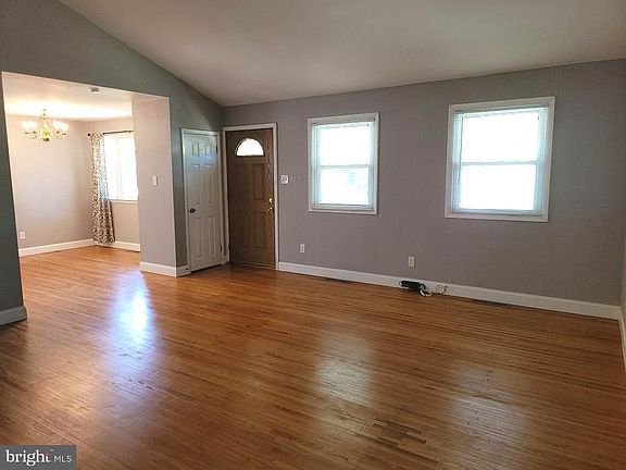 3rd image of 215 Woodland Ave