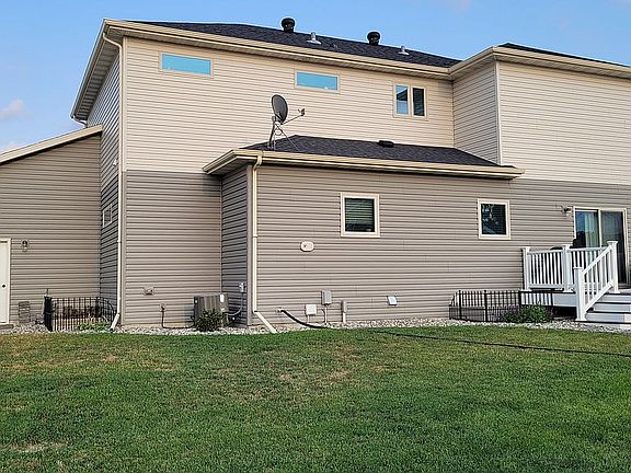 2nd image of 3038 1st St E