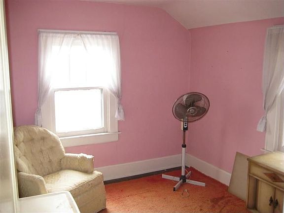 5th image of 1716 Sundale Ave