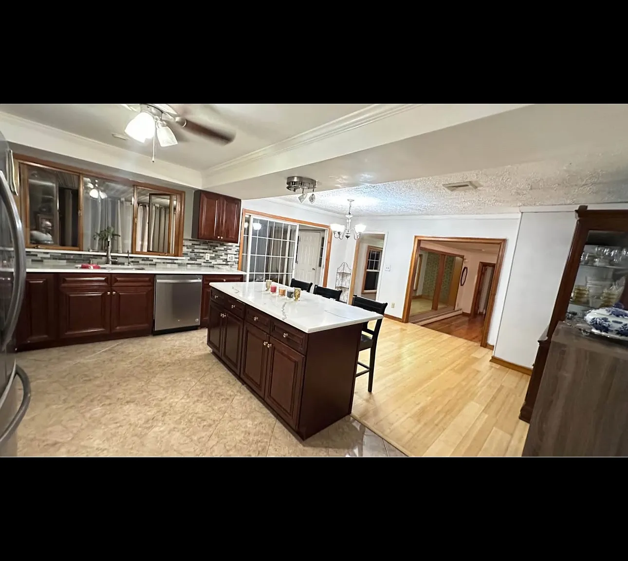 3 bed, 1500 sqft, $3,500 — Photo 4