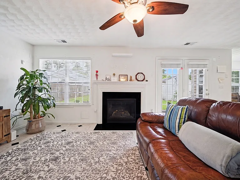 722 Dune St — Photo 4