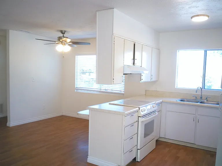 843 Garfield Ave — Photo 4