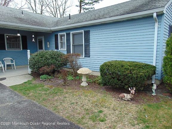 3rd image of 50 Redwood Dr