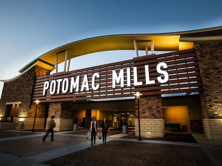 Convenient location to Potomac Mills Shopping Mall