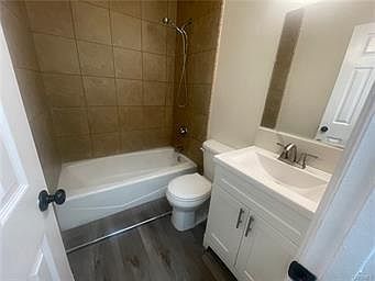 3rd image of 144 W Hillsdale St APT 2
