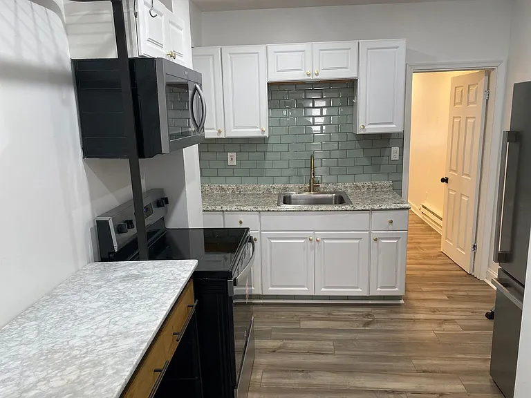 1725 Monument St — Photo 10