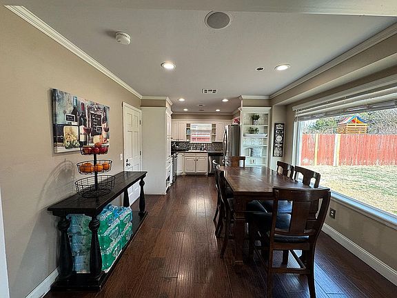 5th image of 5004 N Vermont Ave