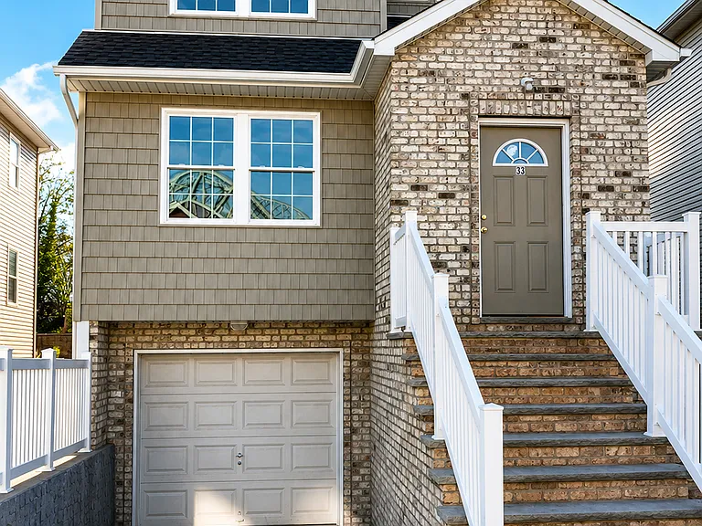 33 Riverside Ln #B — Photo 1