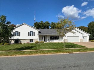 1806 Heartland Dr N, Eau Claire, WI 54701