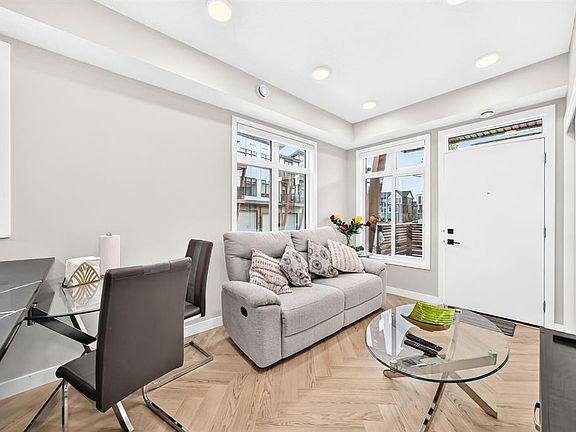 4th image of 562 Seton Cir SE #301