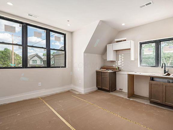 3rd image of 1092 Gustavus Ln