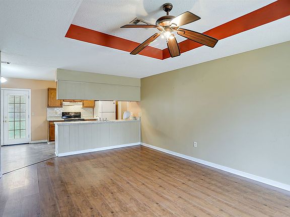 3rd image of 1632 Ravenwood Ln