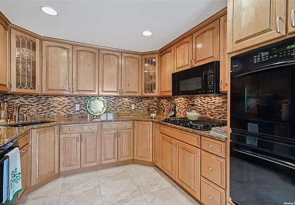 3rd image of 10209 Lockwood Ct