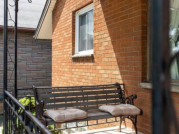 5th image of 759 Glengarry Ave
