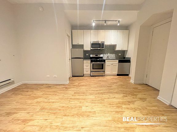 2nd image of 2834 W Palmer St #Gdn2
