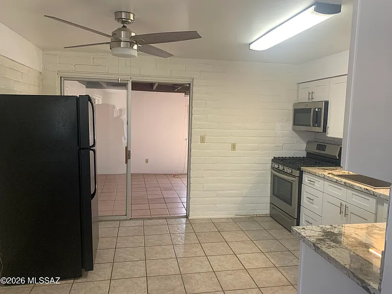 3241 E Monte Vista Dr — Photo 3