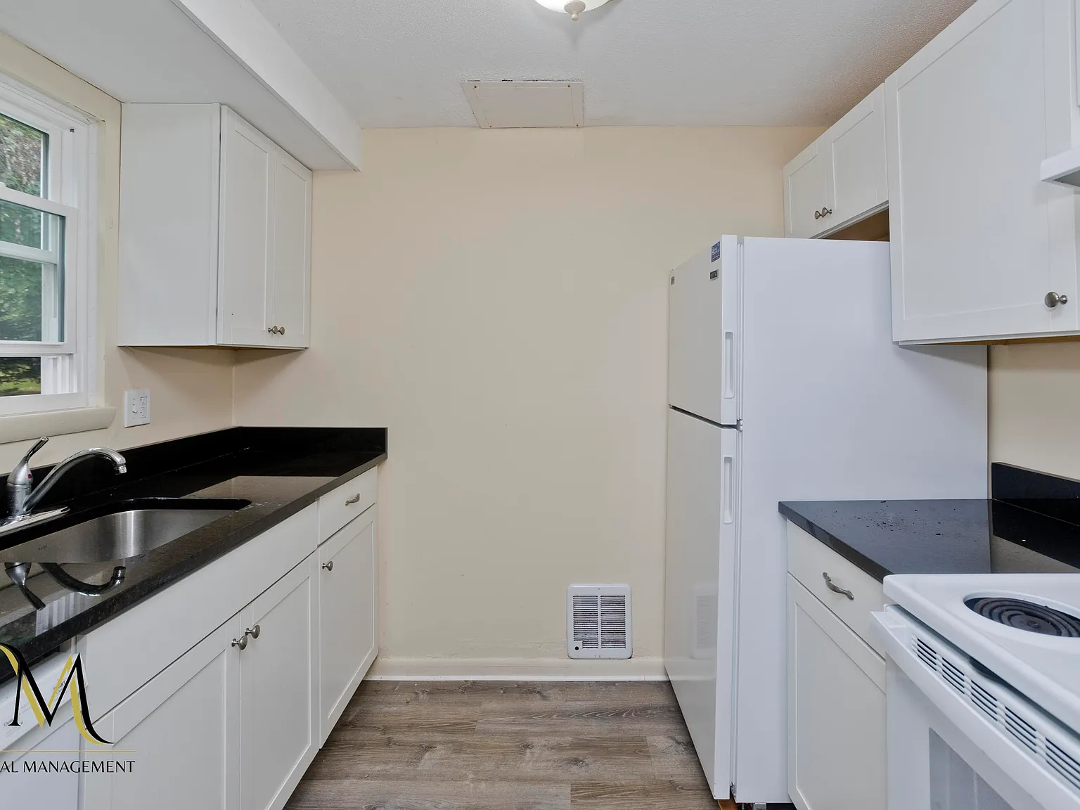 3 bed, 1.5 bath, 1200 sqft, $1,995 — Photo 2