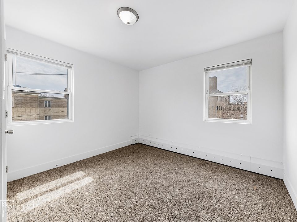 2025 E 72nd Street Bedroom
