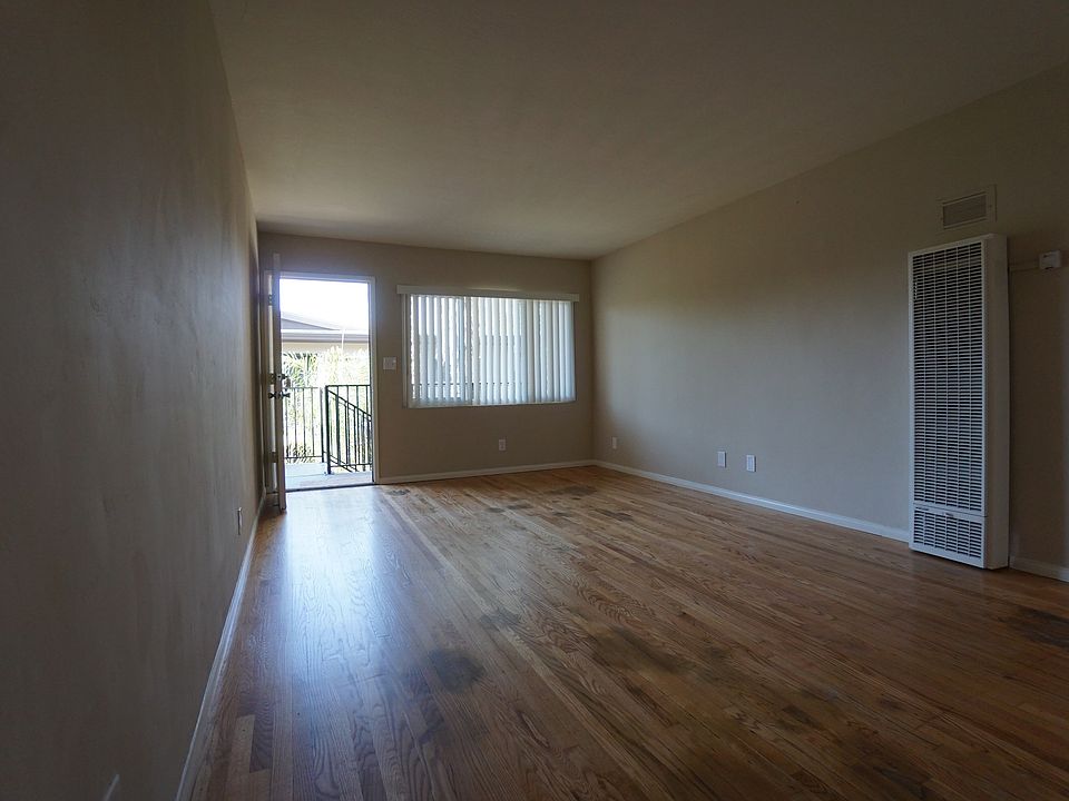 2nd image of 4480 Euclid Ave APT B