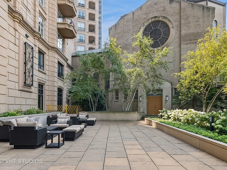 2550 N Lakeview Ave #S204 — Photo 18