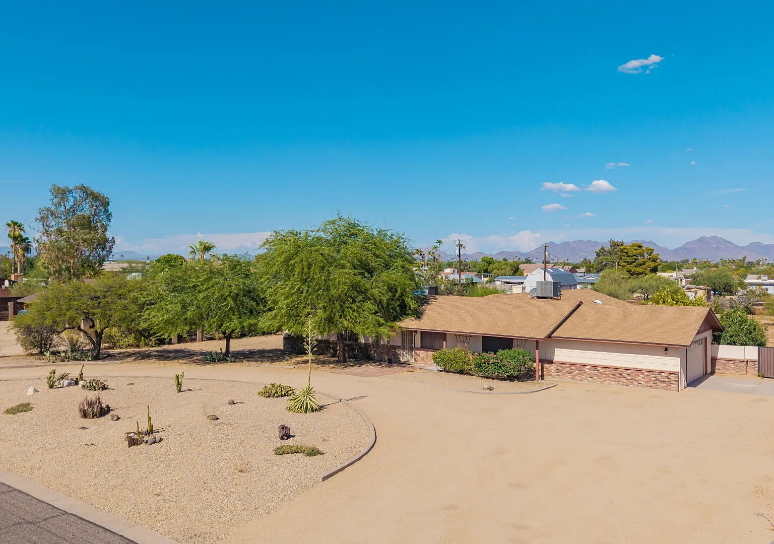 5 bed, 2949 sqft, $4,800 — Photo 1