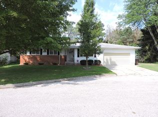 102 Avis Ct, Pinconning, MI 48650