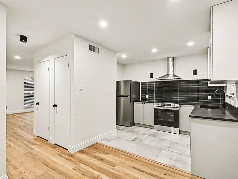 2101 Mistletoe Ave — Photo 10