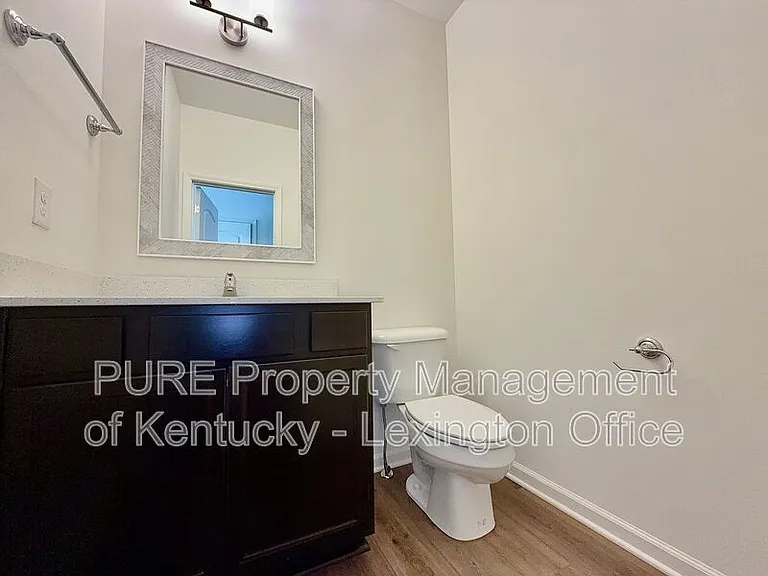 852 Halford Pl — Photo 16