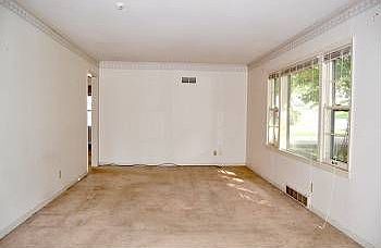 4th image of 6500 W 61st St