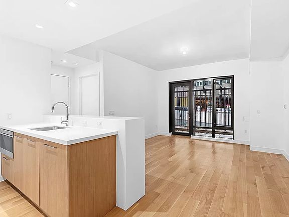 3rd image of 230 E 20th St #11