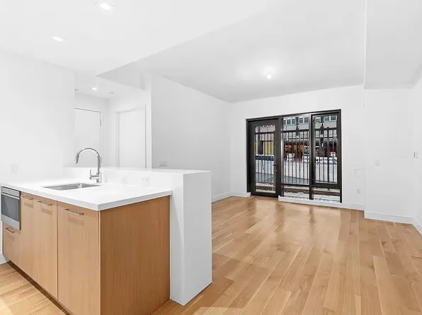 230 East 20th Street 11 image 3 of 13