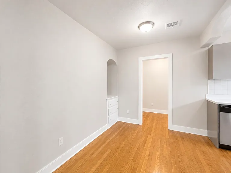 835 East Dr — Photo 1