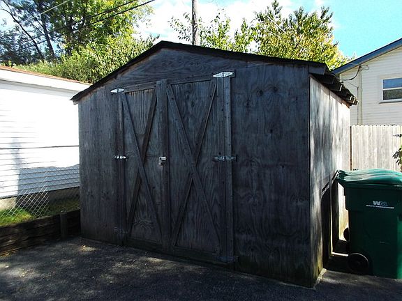 5th image of 1108 Mayfield Dr