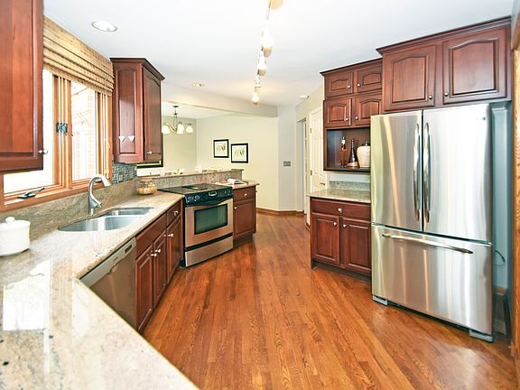 5th image of 3188 Golden Ave
