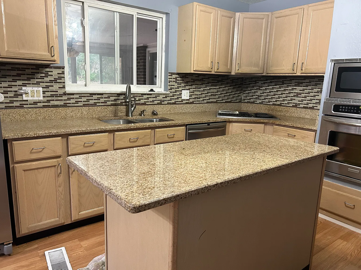 514 Lalor Dr — Photo 3