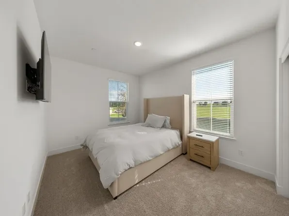 1946 Carmel Ranch Cir, Oakdale, CA 95361