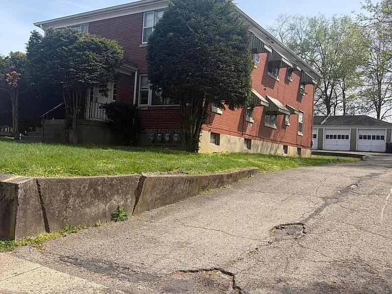 218 W Florence Ave #2 — Photo 3