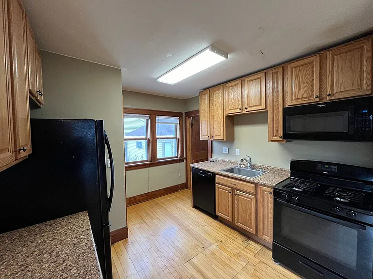 1014 S 10th Ave — Photo 5
