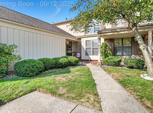 31401 Pine Tree Ct, Warren, MI 48093