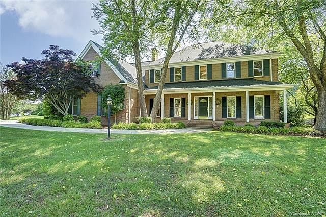 1st image of 214 Baymount Dr