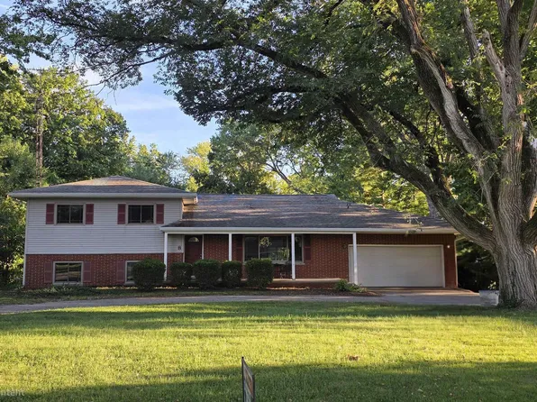 8 Pajim Ln, Springfield, IL 62711
