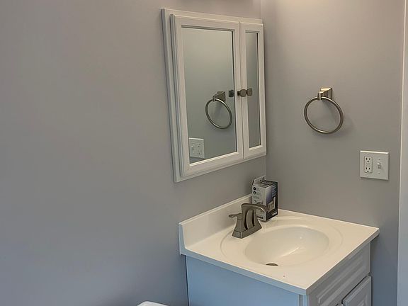 5th image of 627 Wiltshire Blvd #3