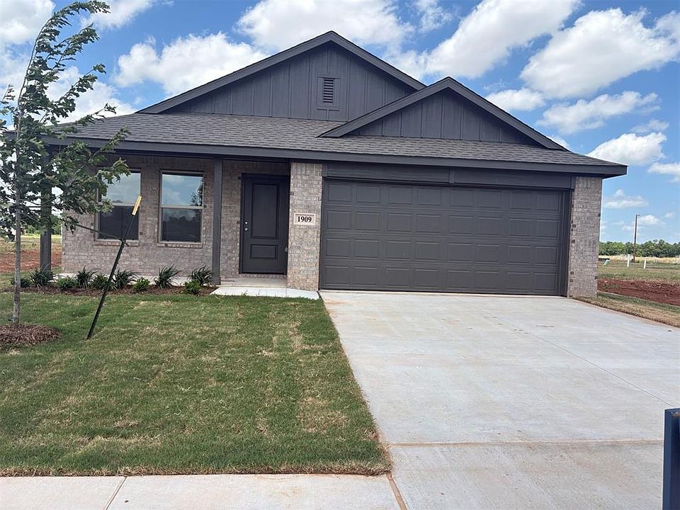 1st image of 1909 Honey Locust Dr