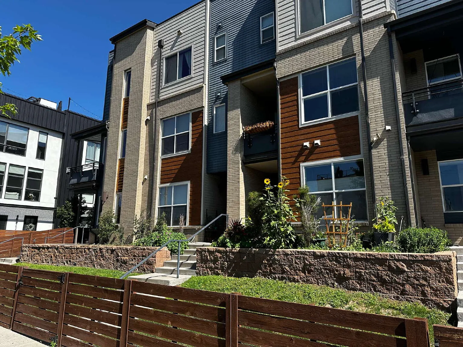2 bed, 4.0 bath, 1700 sqft, $2,895 — Photo 4