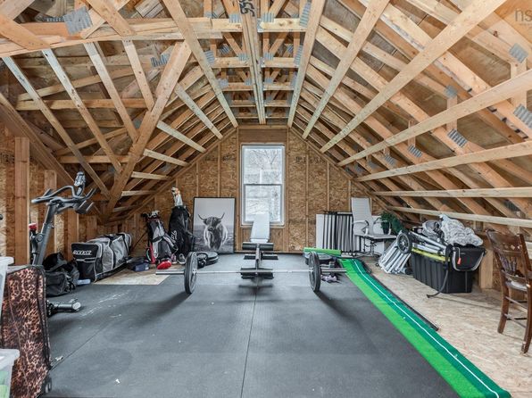 301 Waverley Rd, Dartmouth, NS B2X 2E2