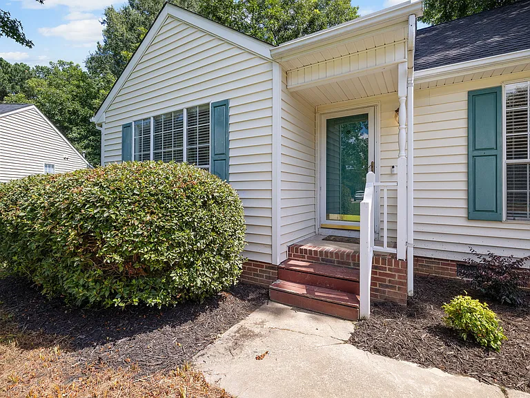 409 Vista Springs Cir — Photo 2