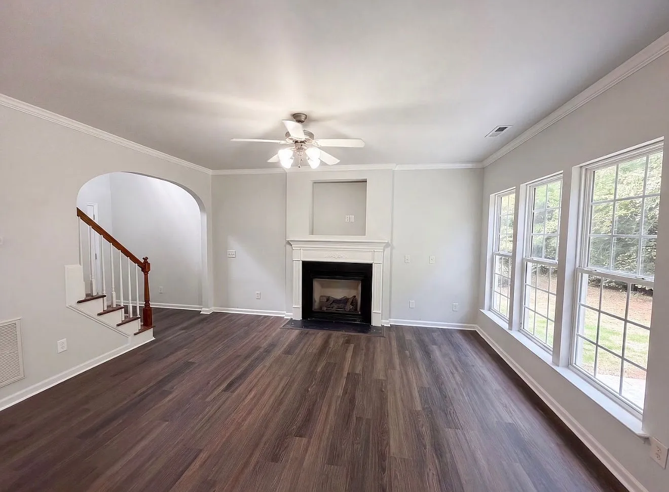 3 bed, 2000 sqft, $2,715 — Photo 2